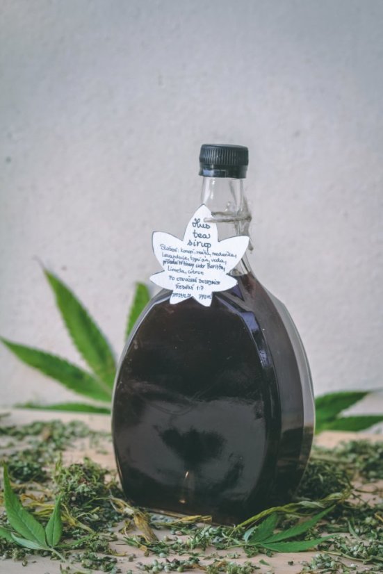 Dobře Konopi Hustea sirup, 750 ml